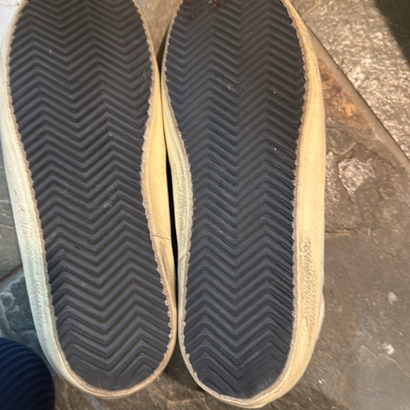 Golden Goose White Sneakers with Black Star and fur. - Picture 8 of 9